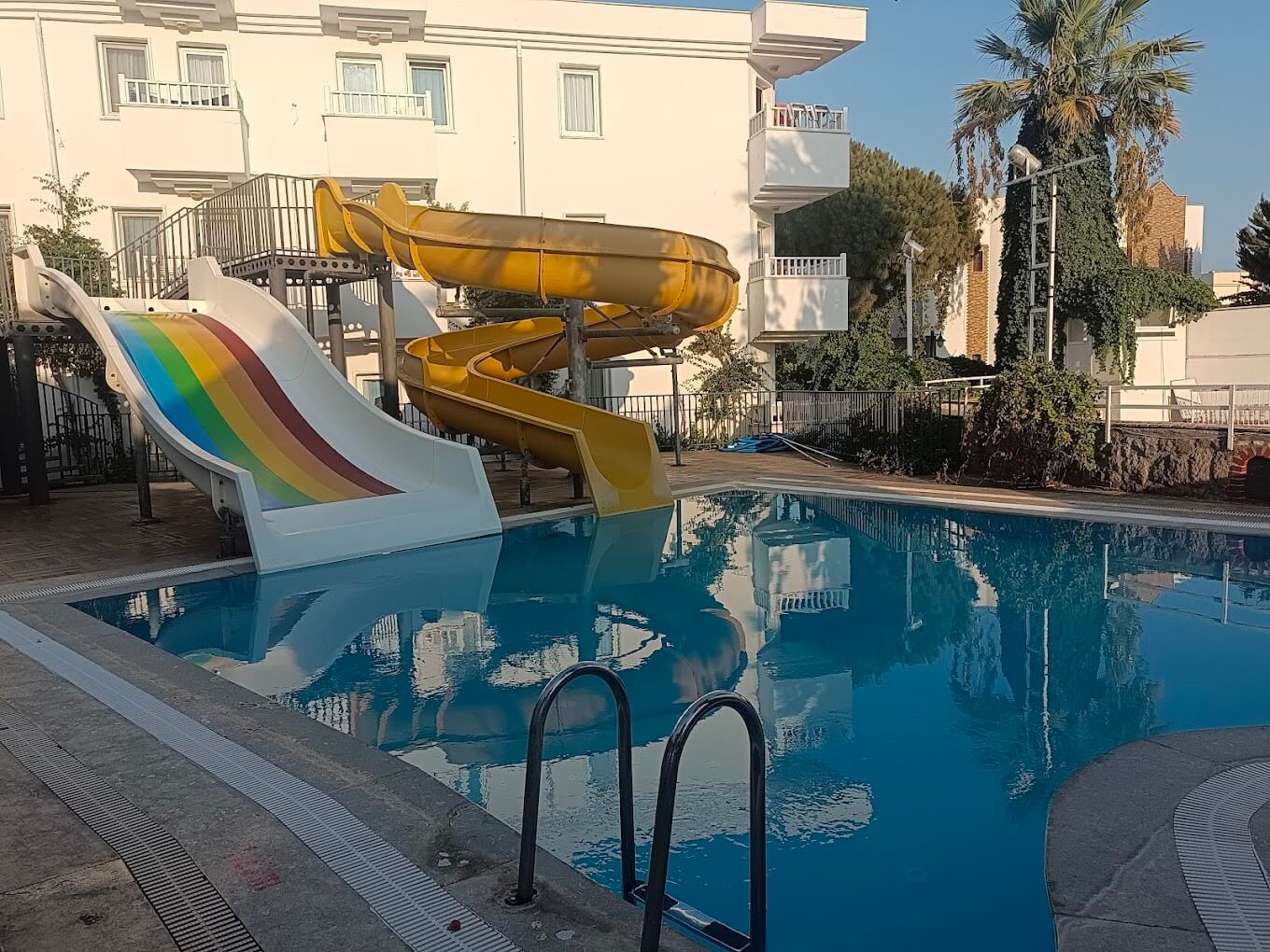 Bendis Beach Hotel logo