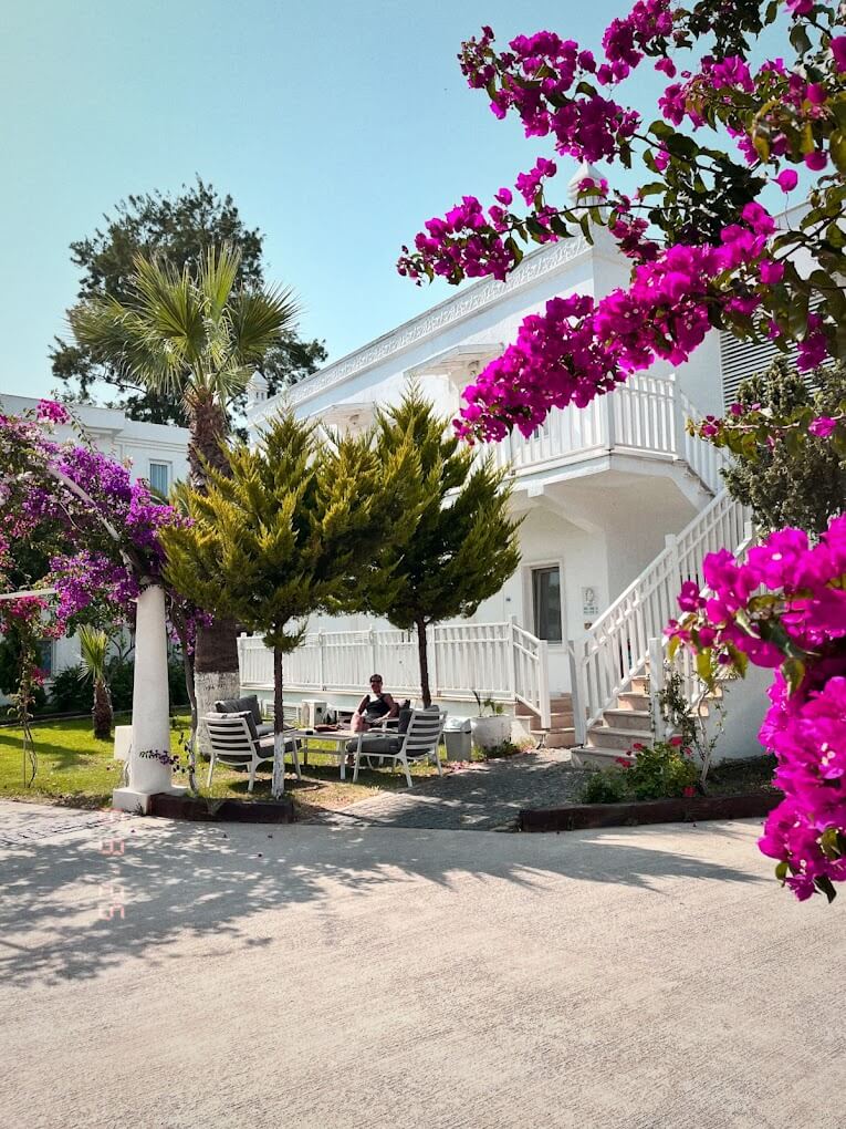 Bendis Beach Hotel logo