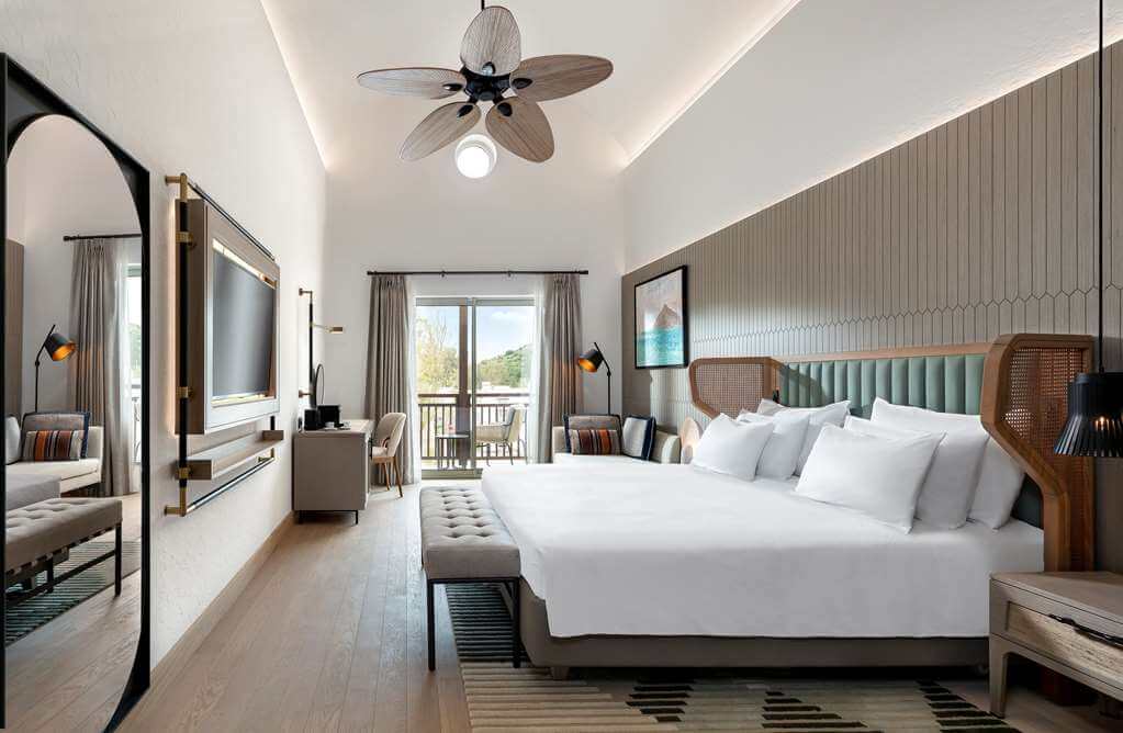 Radisson Collection Hotel logo